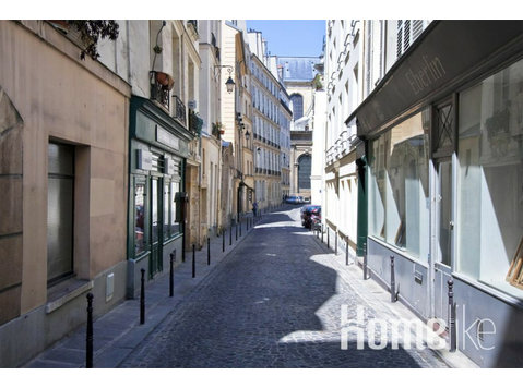 Rue Servandoni – Enge, leere, verwinkelte Straße in der… - Wohnungen