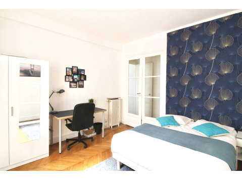 Spacious and bright room  14m² - Appartementen