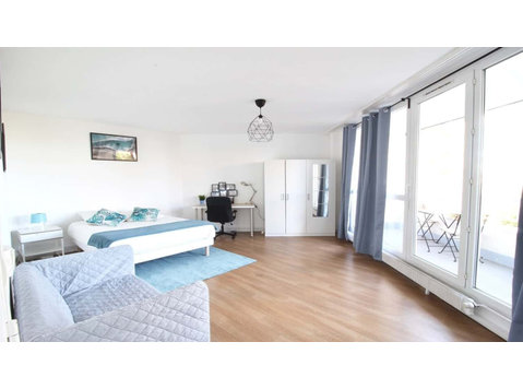 Spacious and luminous room  22m² - Apartments