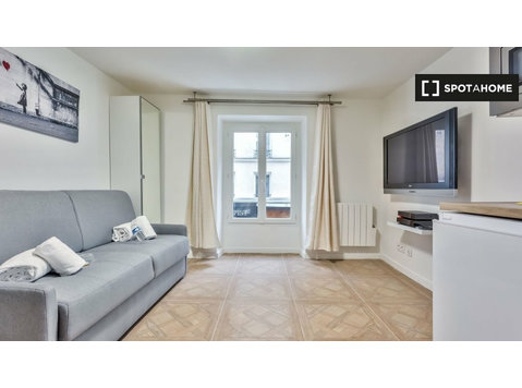 Studio à louer à 3Ème Arrondissement, Paris - Appartements