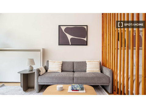 Studio à louer dans le 7ème arrondissement, Paris - Appartements