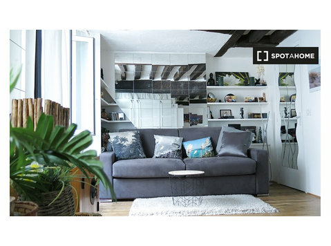 Studio for rent in Enfants Rouges, Paris - Apartamente