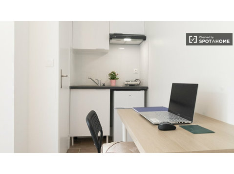 Studio à louer à Mont Mesly, Paris - Appartements