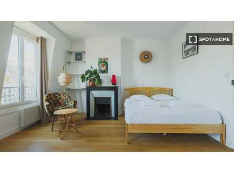 Studio for rent in Pernéty, Paris - Apartments