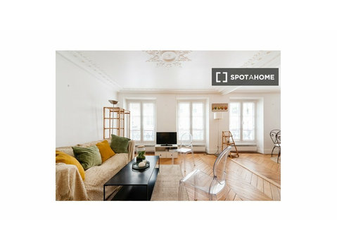 Studio for rent in Pigalle-Martyrs, Paris - Apartamente