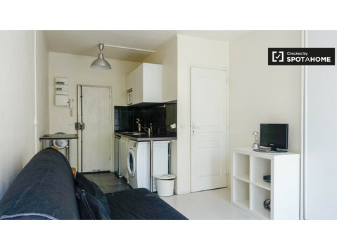 Studio ensoleillé à louer dans le 3ème arrondissement de… - Appartements