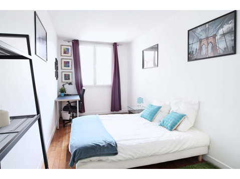Warm and bright room  14m² - Апартаменти