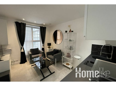 Wonderful 1-bedroom with terrace Batignolles - Civil lease - Apartments