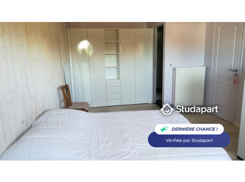 Cette chambre de 18 m2 située à 10 Km d’Angers centre… - 出租