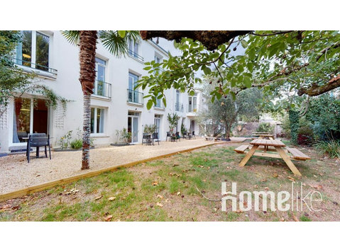 450m2 coliving house in Nantes - 18 bedrooms - Close to… - Stanze