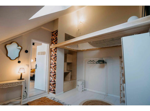 Multi-influenced flat in the heart of a lively district. - 出租