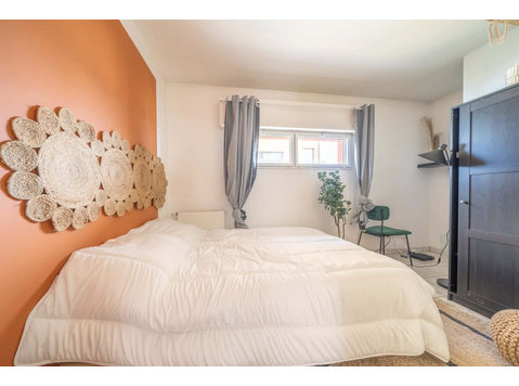 Move into this cozy 11 m² room for rent in a coliving space… - Appartements