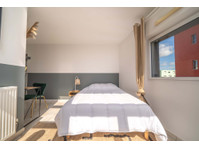 Move into this large 15 m² room in a coliving space for… - Appartements