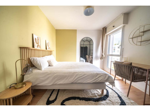 Move into this pleasant 11 m² coliving room on the Île de… - Appartementen