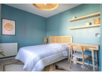 Move into this softly styled 12 m² room in a coliving space… - דירות