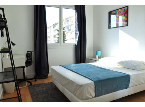 Nice quiet and bright bedroom  13m² - 公寓