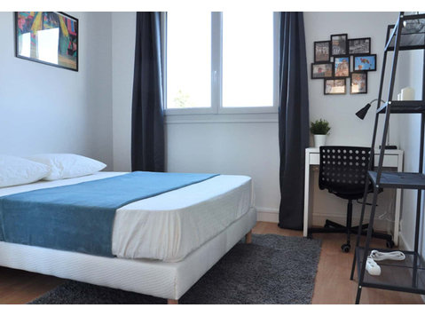 Quiet and bright bedroom  13m² - 公寓