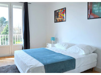 Spacious room with balcony  15m² - Apartman Daireleri
