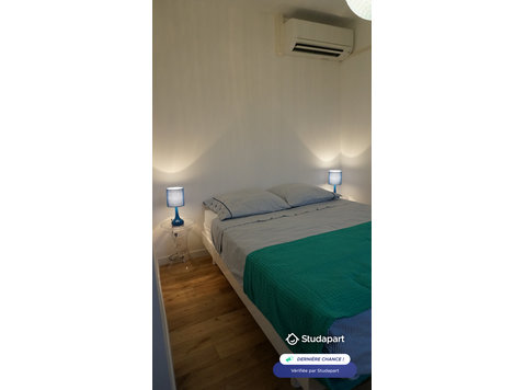 Set in the pedestrian zone of the old town of Antibes, this… - 空室あり