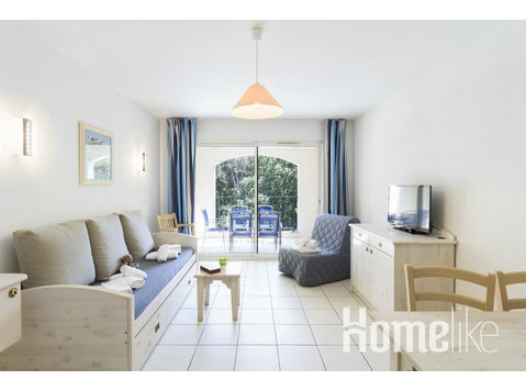 Bright T1 in Six-Fours-les-Plages! - Apartments