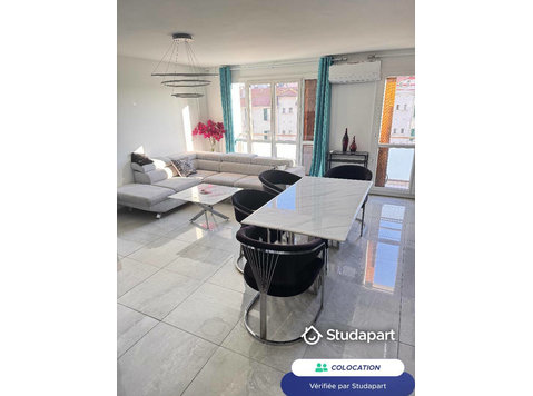 3 chambre(s) libre(s) dans une colocation de 1 chambres… - Ενοικίαση
