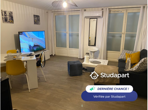A louer appartement situé à deux pas du vieux port.… - À louer