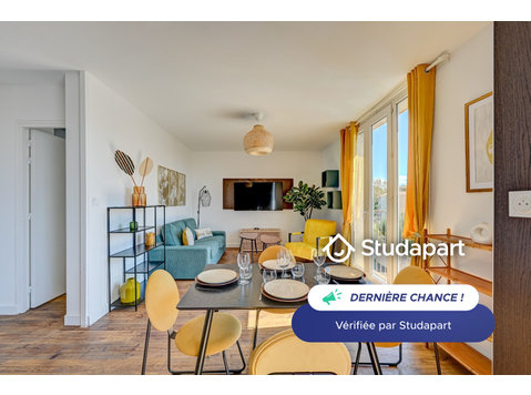 L'appartement s’ouvre sur 3 chambres individuelles avec… - À louer