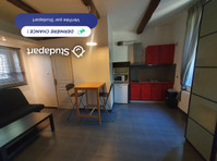 Studio meublé dans petite résidence sécurisée situé à 150 m… - Til leje