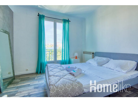 Kamer met balkon in appartement van 103 m² op 1/2 uur van… - Woning delen