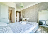 Zimmer mit Balkon in einer 103 m² großen Wohnung, 1/2… - WGs/Zimmer