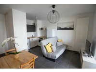 1 BR Flat with Terrace and Parking - À louer