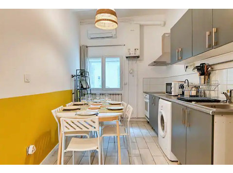 A comfortable and practical 3-bedroom pied-à-terre for your… - Vuokralle