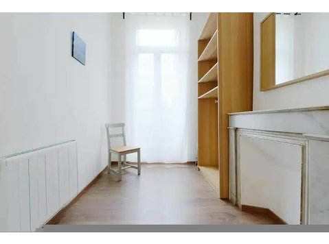 Bright flat in an ideal location - For Rent