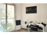 Co-Living: 17m² Bedroom with Balcony - Kiadó