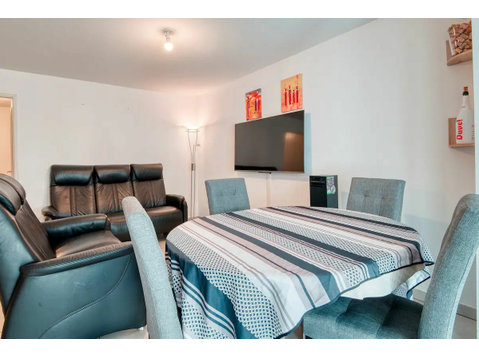 Flat with balcony in a quiet residence - For Rent