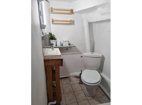 Furnished studio near Notre-Dame de la Garde with sofa bed - For Rent