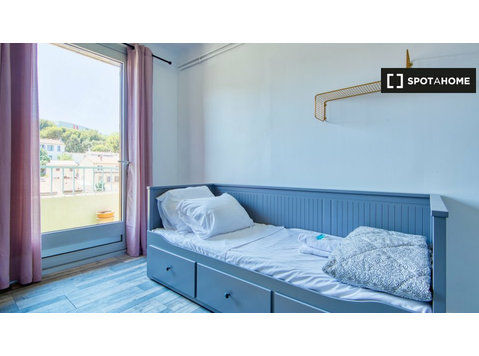 Zimmer zu vermieten in 4-Zimmer-Wohnung in Marseille - Zu Vermieten