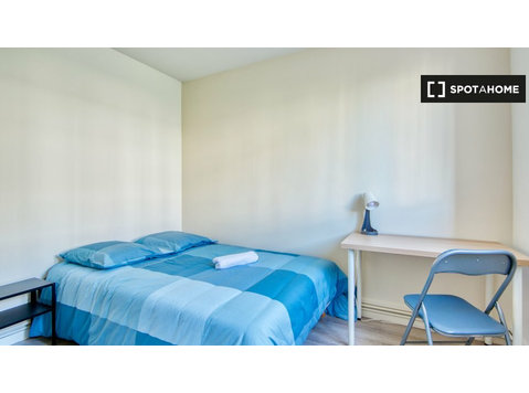 Marsilya'da 3 yatak odalı dairede kiralık odalar - Kiralık