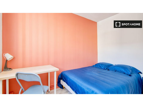 Pokoje do wynajęcia w mieszkaniu z 3 sypialniami w Marsylii - Do wynajęcia