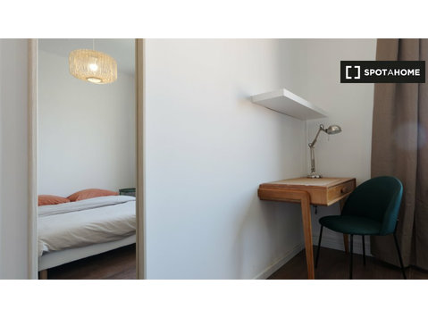 Rooms for rent in 3-bedroom apartment in Marseille - Vuokralle