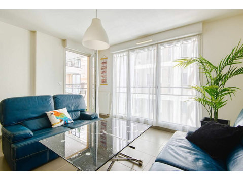 Splendid air-conditioned 2-room apartment with balcony - השכרה