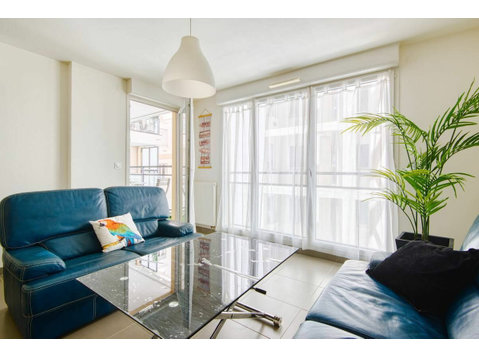 Splendid air-conditioned 2-room apartment with balcony - For Rent