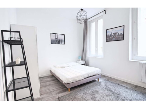 Bright and spacious bedroom  15m² - Appartementen