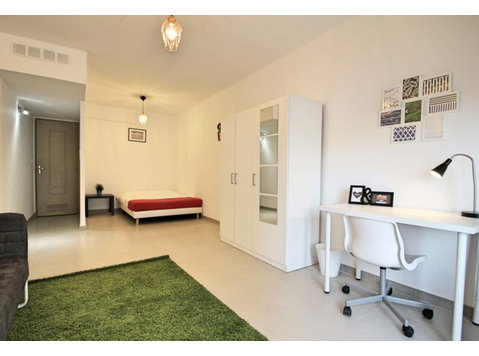 Large bright bedroom  27m² - Apartman Daireleri