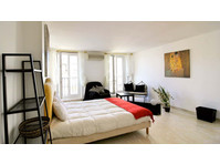 Large suite with bathroom  40m² - Byty