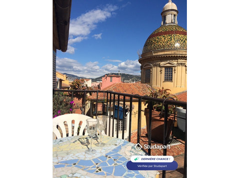 A rooftop flat with amazing views available. Fully… - À louer