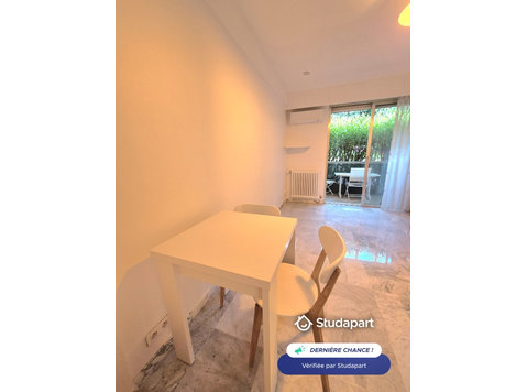 Dans l’un des plus beaux quartiers de Nice, cet appartement… - À louer