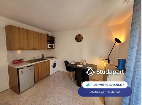 Magnifique petit studio ensoleillé dans belle résidence 
en… - À louer