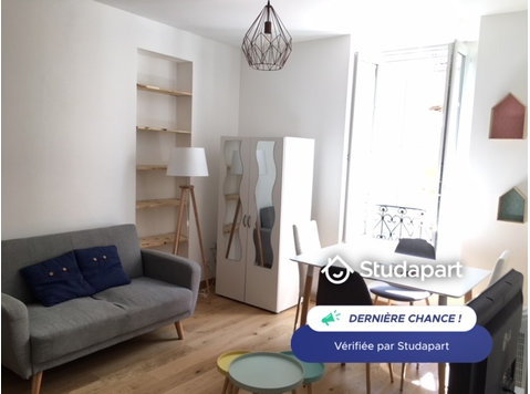 Superbe studio meublé idéal étudiant 

Description… - À louer
