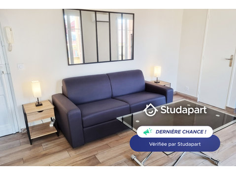 You will enjoy living in a home among the locals, close to… - À louer